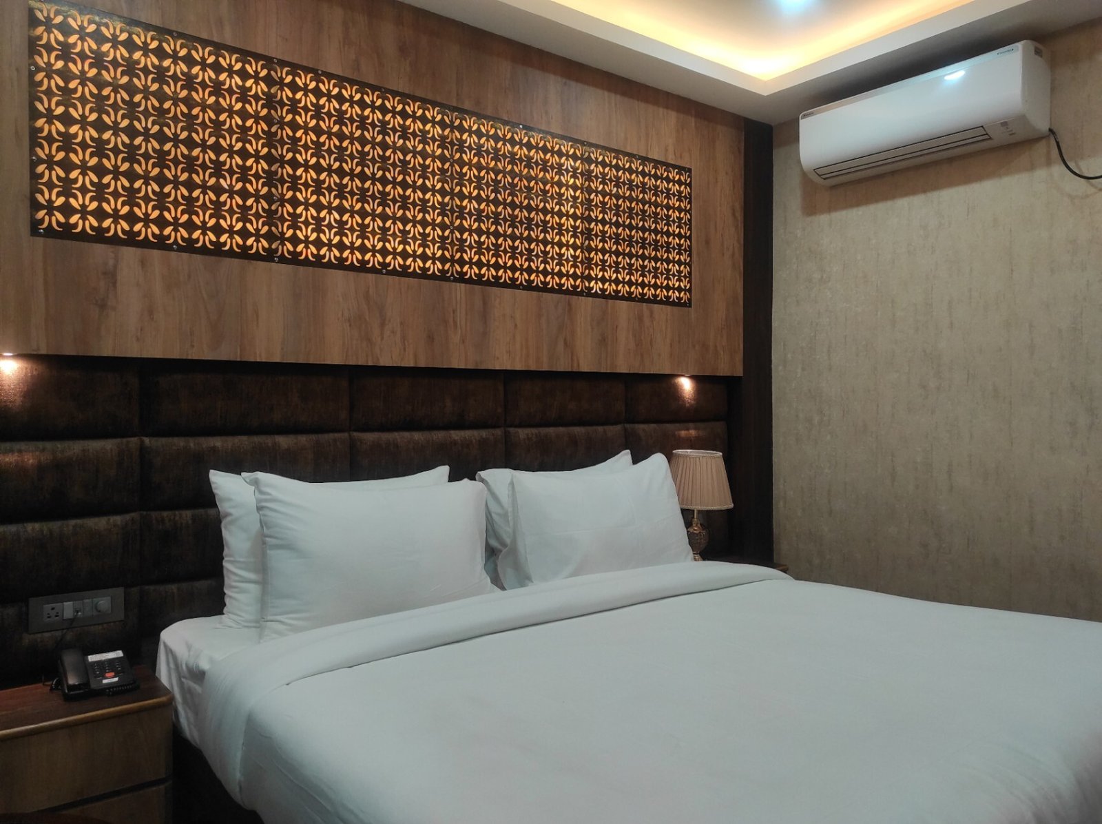 Royal Gold Room